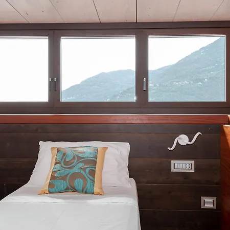 Luxury Como Lake 度假居 *